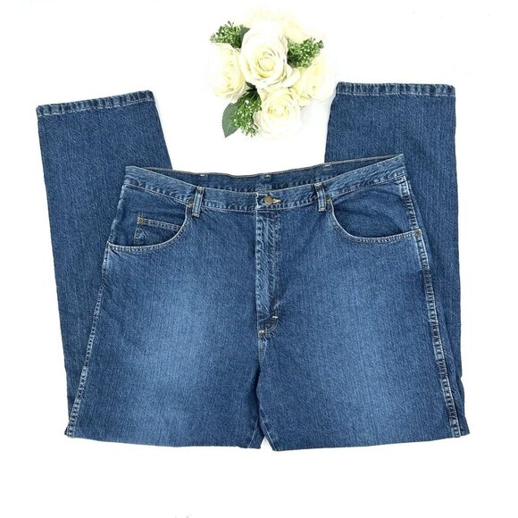 Wrangler Rugged Wear Jeans Mens 42x32 Straight Leg Med Wash Denim Classic Fit - Picture 2 of 8